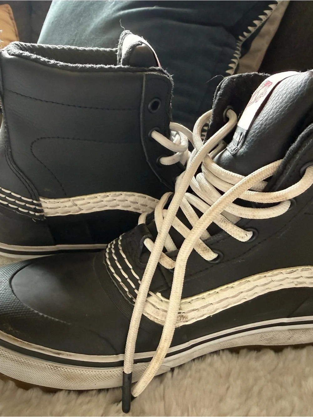 Vans Standard Mid Snow Mte Boot